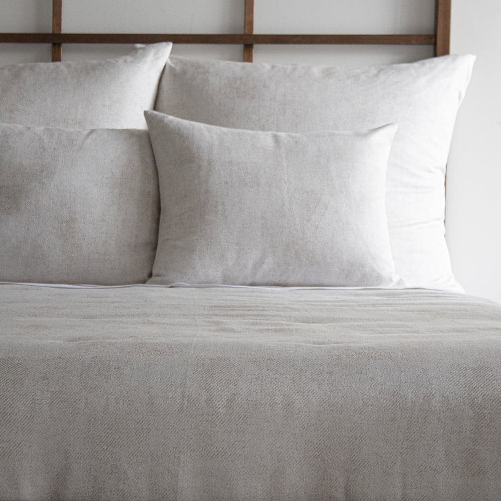 Chino Coverlet-Ann Gish-ANNGISH-COCOK-PLA-BeddingPlatinum-King-1-France and Son